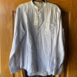 Club Monaco mens large casual dress shirt. Brand New. Perfect for the summer.